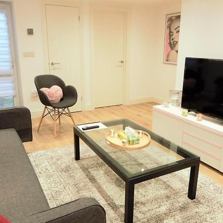 Stylish 2 Bedroom Apartment In The Heart Of Greenwich Лондон Екстериор снимка